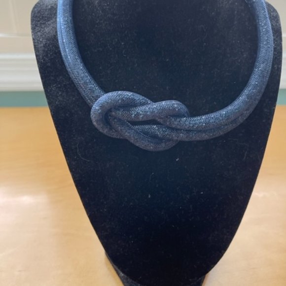 Swarovski Blue Necklace - Picture 5 of 8